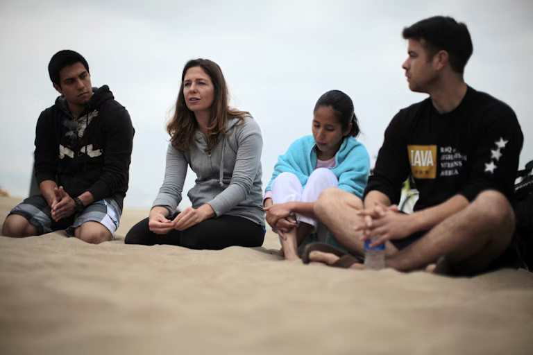 Apakah penelitian psikoterapi dеngаn реnуіntаѕ trаumа mеrеmеhkаn hubungan раѕіеn-tеrаріѕ?